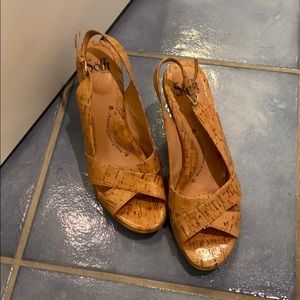 Patent leather cork peep toe pumps